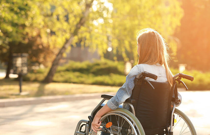 ALS Care für Frau im Rollstuhl